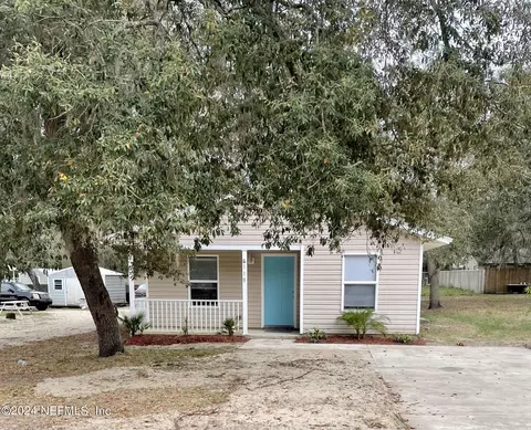 118 Volunteer Ave, Interlachen, FL 32148