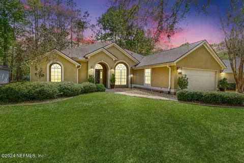 819 W Westminster Dr, Orange Park, FL 32073