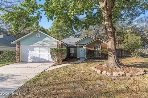 8533 Majestic Oaks Dr, Jacksonville, FL 32277