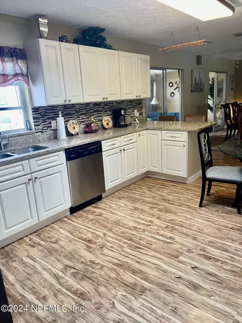 2103 Ribault Scenic Dr, Jacksonville, FL 32208