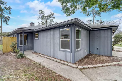 2287 Ironstone Dr E, Jacksonville, FL 32246
