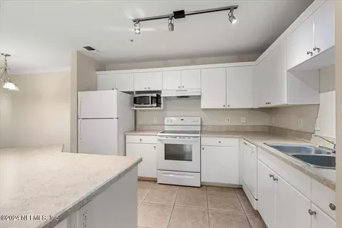 3591 Kernan Blvd S #207, Jacksonville, FL 32224