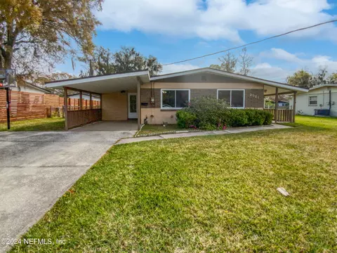 2821 Loran Dr W, Jacksonville, FL 32216