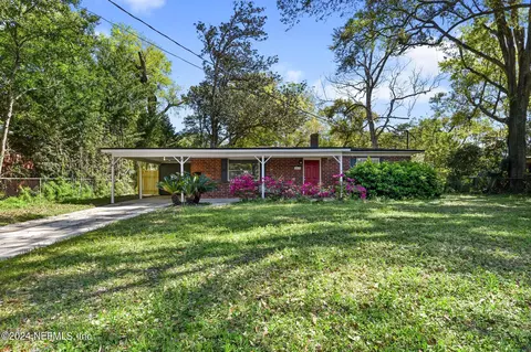2413 Maple Leaf Dr E, Jacksonville, FL 32211