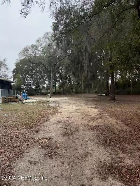 163 Lakeview Dr, Melrose, FL 32666