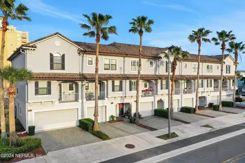 905 2nd St N #E, Jacksonville Beach, FL 32250