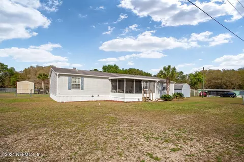 915 Dawn Ave, Interlachen, FL 32148