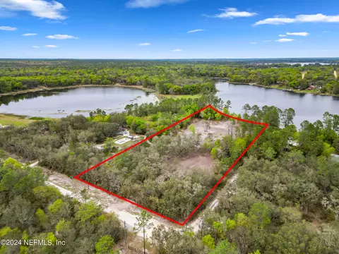 140 Junior Lake Trl, Interlachen, FL 32148