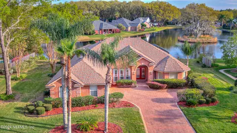 1111 Victory Lake Dr, Jacksonville, FL 32221