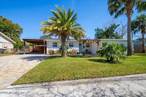 405 Royal Palms Dr, Atlantic Beach, FL 32233