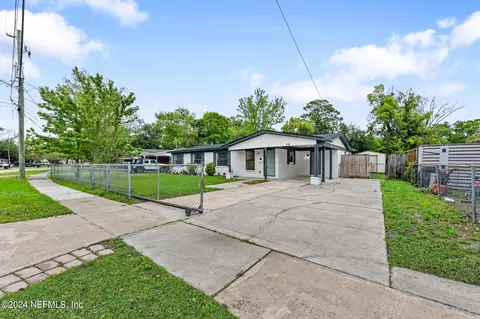 5905 Wending Dr, Jacksonville, FL 32244