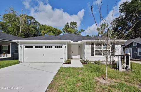 6752 Perry St, Jacksonville, FL 32208