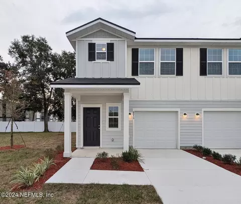 6013 Carolines Ct, Jacksonville, FL 32277