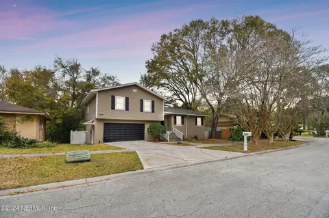 1620 Oak Ridge Dr S, Jacksonville, FL 32225