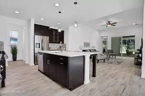 127 Pine Beach Dr, Saint Johns, FL 32259
