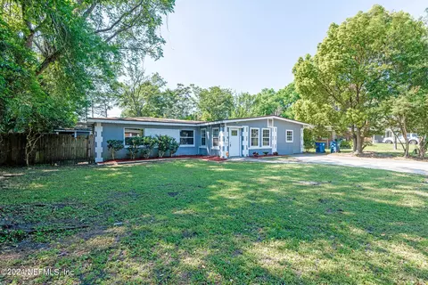 2306 Lake Lucina Dr, Jacksonville, FL 32211