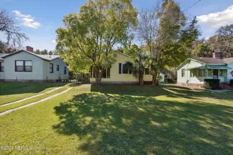 8033 Oakwood St, Jacksonville, FL 32208