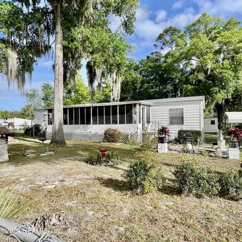 137 Lake Ida Point Dr, Interlachen, FL 32148