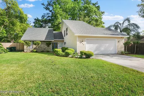 7255 Holiday Hill Ct, Jacksonville, FL 32216