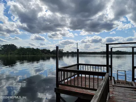401 Yawn Ave, Interlachen, FL 32148