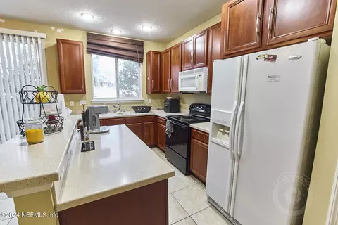 2398 Sunset Bluff Dr, Jacksonville, FL 32216