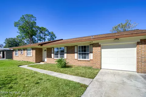 1738 Gumtree Dr, Orange Park, FL 32073