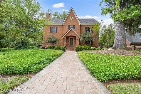 1144 Vale Orchard Ln, Jacksonville, FL 32207