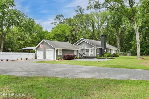 8822 Hillcrest Dr, Macclenny, FL 32063