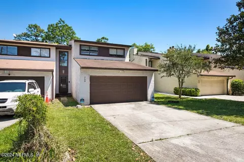 739 Egret Bluff Ln, Jacksonville, FL 32211