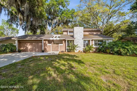 4425 Beacon Dr W, Jacksonville, FL 32225