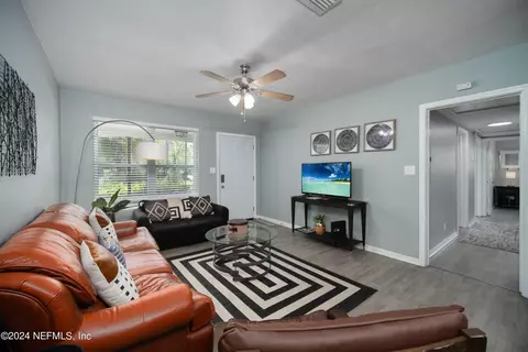 4833 Homecrest Cir, Jacksonville, FL 32244