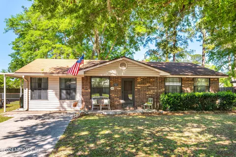 418 Azalea Dr, Macclenny, FL 32063