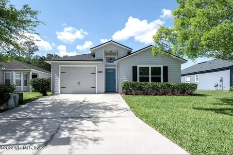 3143 Wavering Ln, Middleburg, FL 32068