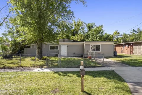 7442 Strato Rd, Jacksonville, FL 32210