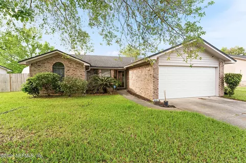 8277 Sailmaker Ln, Jacksonville, FL 32210