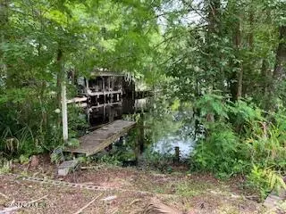 102 Jill Ln, Satsuma, FL 32189