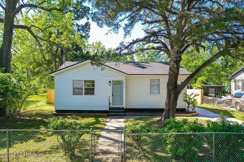 3416 Greenbrier Dr, Jacksonville, FL 32254