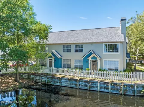 13700 Richmond Park Dr #807, Jacksonville, FL 32224