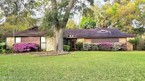 900 Grape Ln, Saint Johns, FL 32259