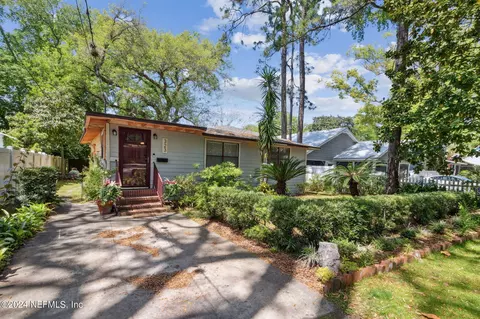 323 S 5th St, Fernandina Beach, FL 32034