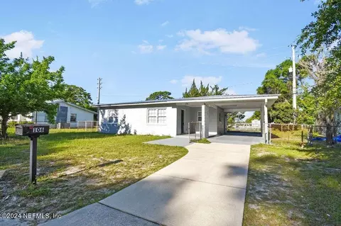 106 W Oak Hill Dr, Palatka, FL 32177