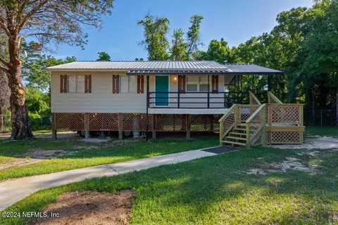256 Alaska Ave, Interlachen, FL 32148