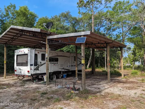 207 Lenore Ave, Interlachen, FL 32148
