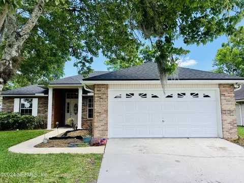 2704 Secret Harbor Dr, Orange Park, FL 32065