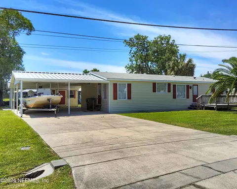 44 Scott St, Welaka, FL 32193