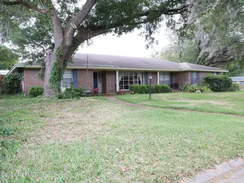 8216 Parkridge Cir N, Jacksonville, FL 32211