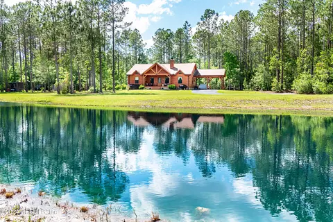 8796 Gin Henry Ln, Glen Saint Mary, FL 32040