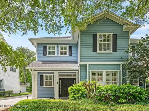 7982 Joshua Tree Ln, Jacksonville, FL 32256