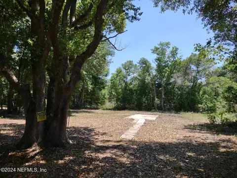 622 Lenore Ave, Interlachen, FL 32148