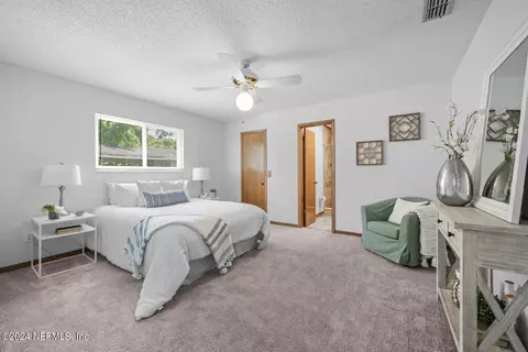 8645 Bishopswood Dr, Jacksonville, FL 32244